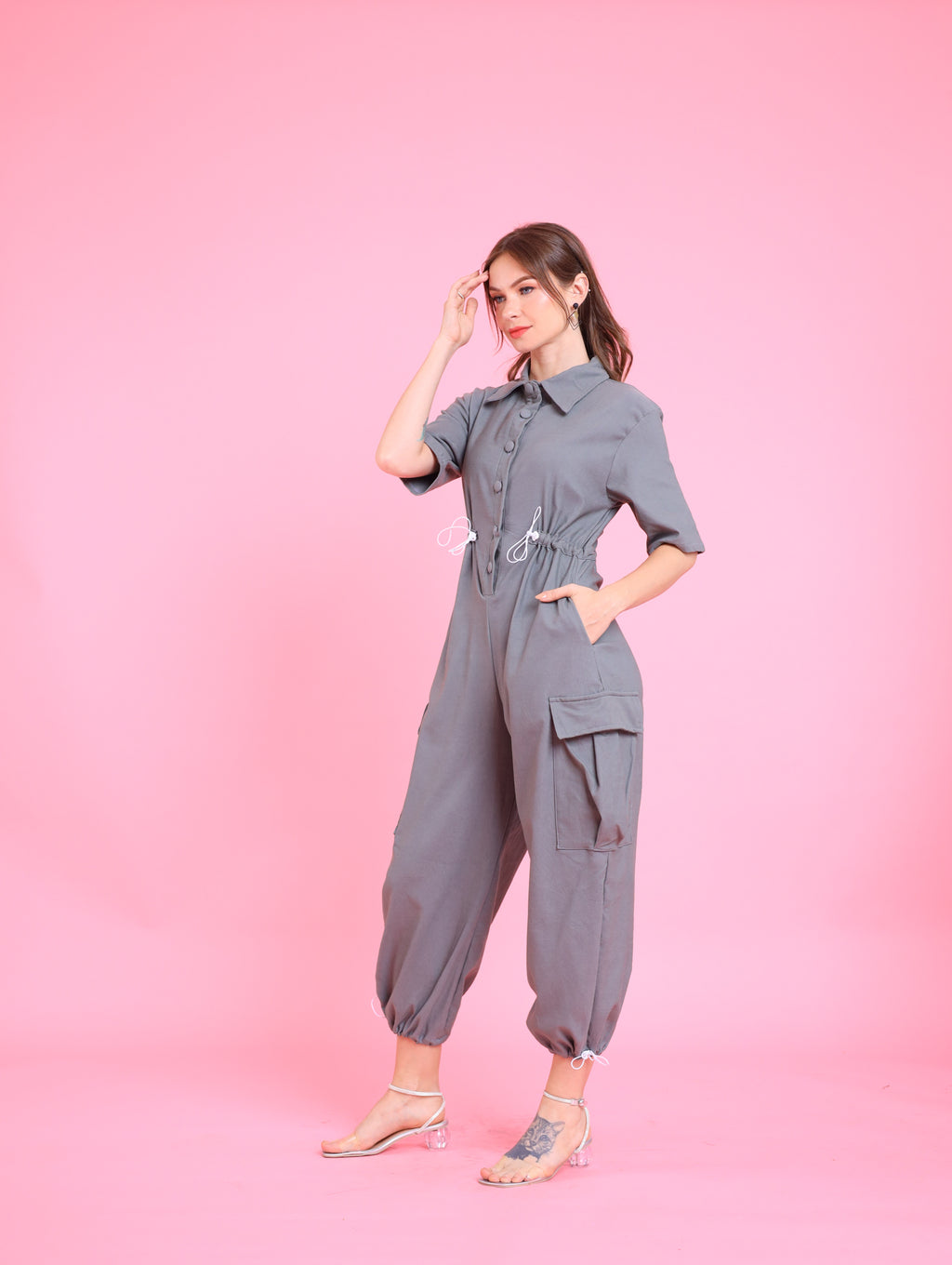 Gray: Clara