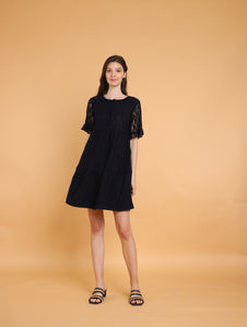Black: Que