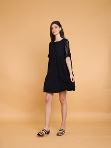 Black: Que