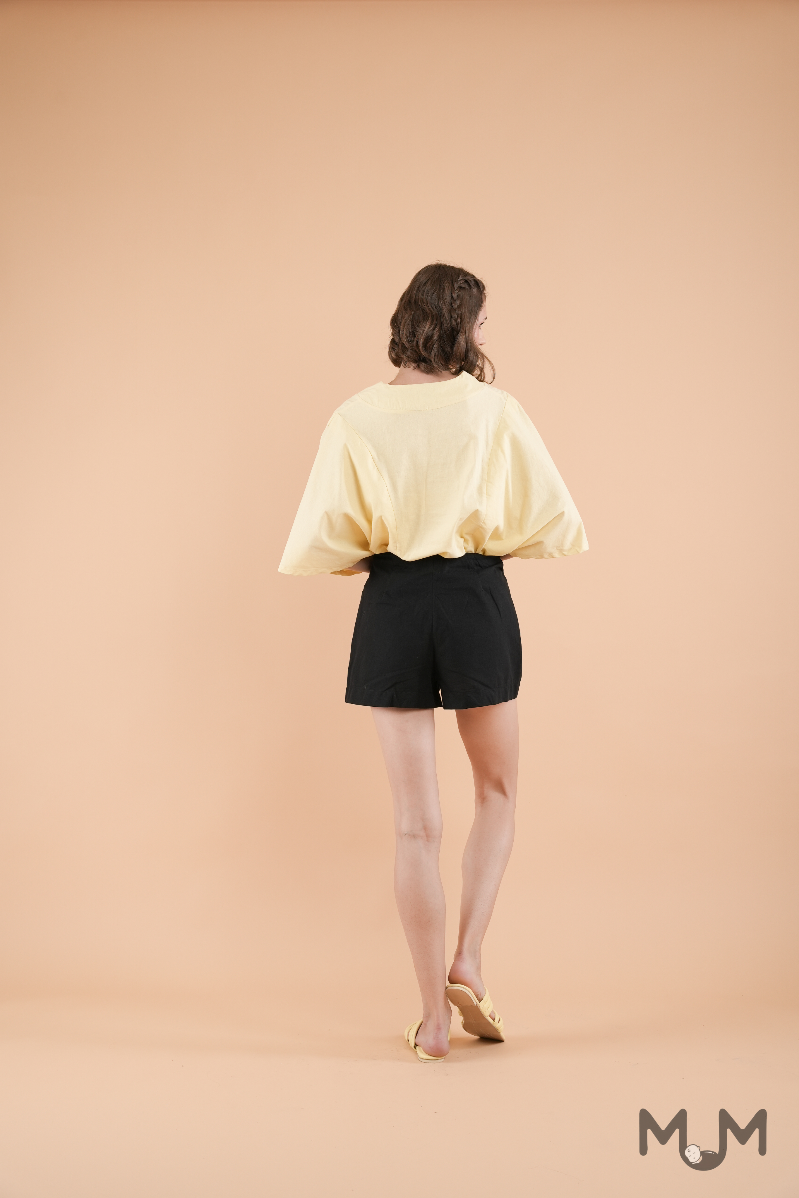 Bottoms: Novia Tummy-Tucking High-waist Shorts