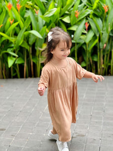 Lille Venn 4: Brick Dress