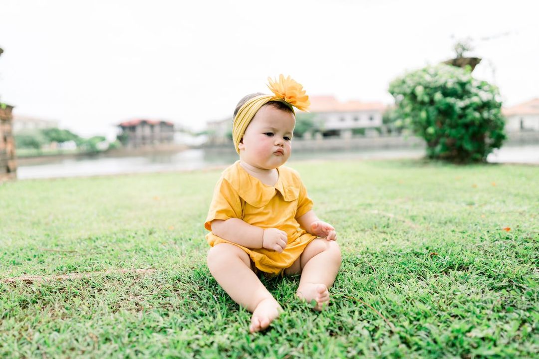 Lille Venn 4: Charlotte Onesies