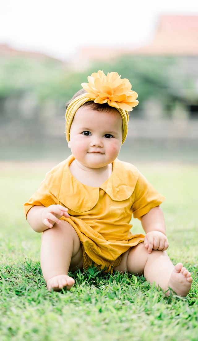 Lille Venn 4: Charlotte Onesies