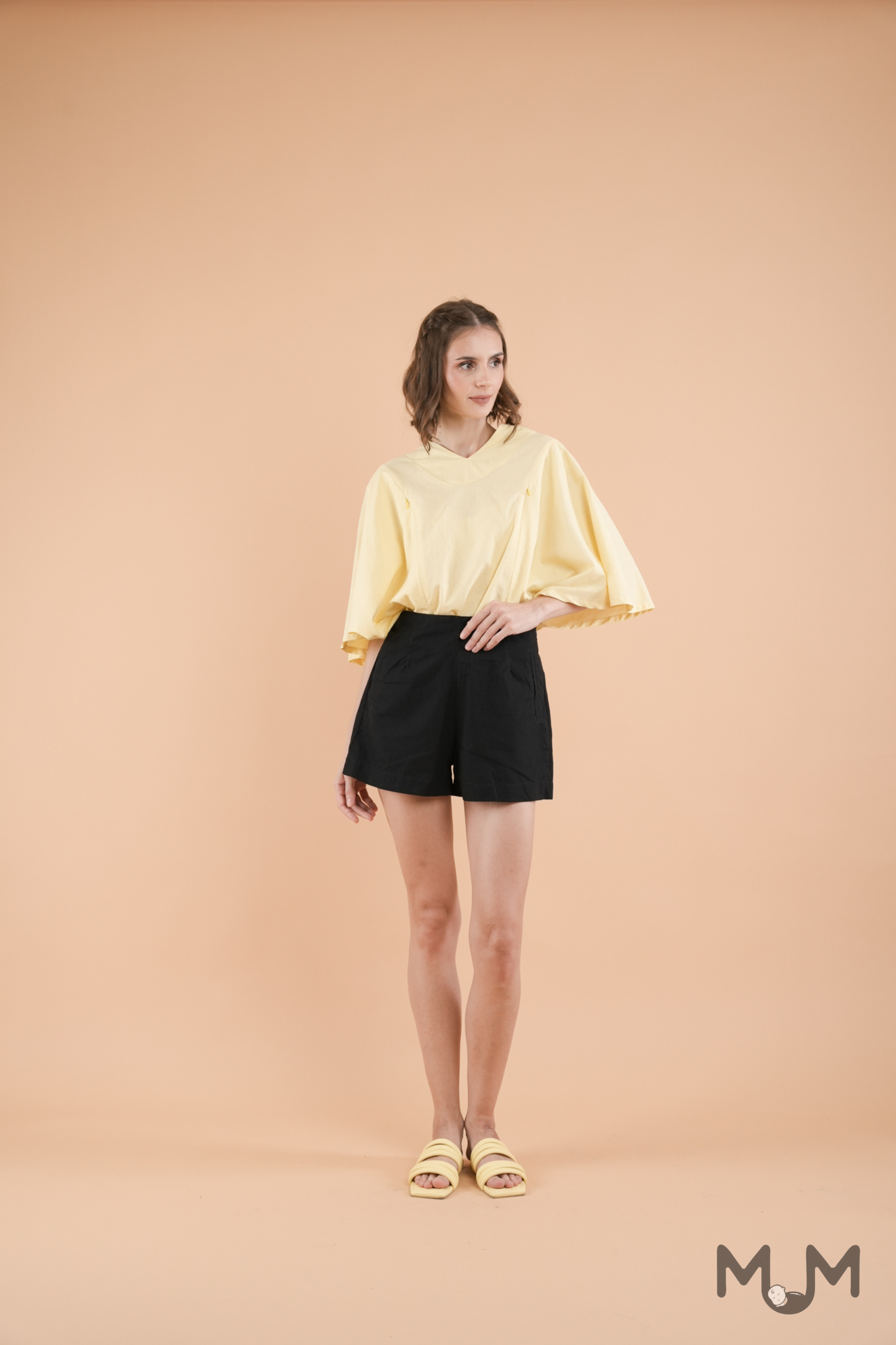 Bottoms: Novia Tummy-Tucking High-waist Shorts