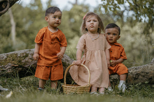 Lille Venn 4: Brick Dress