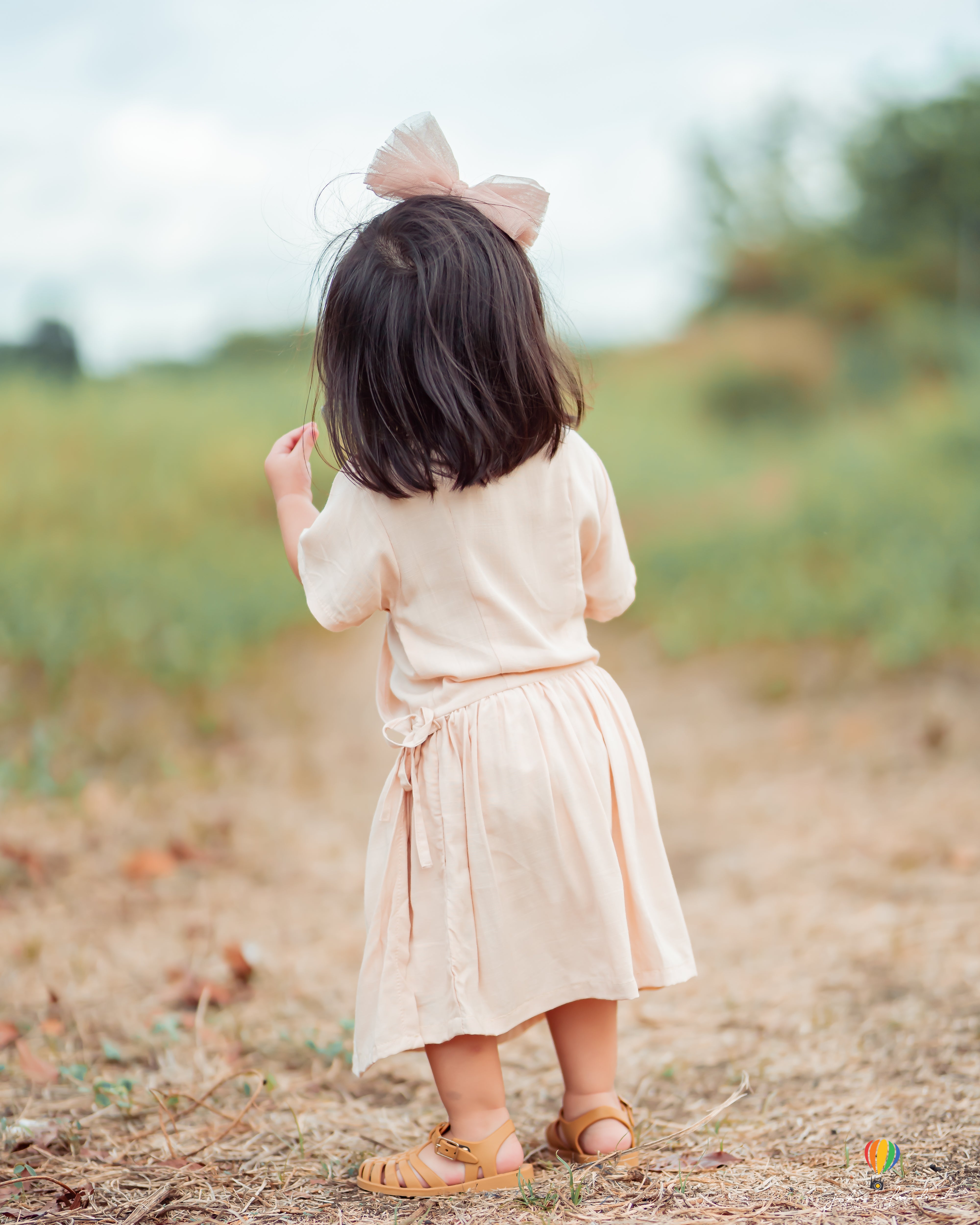 Lille Venn 01: Habi Linen-Blend Surplice Dress