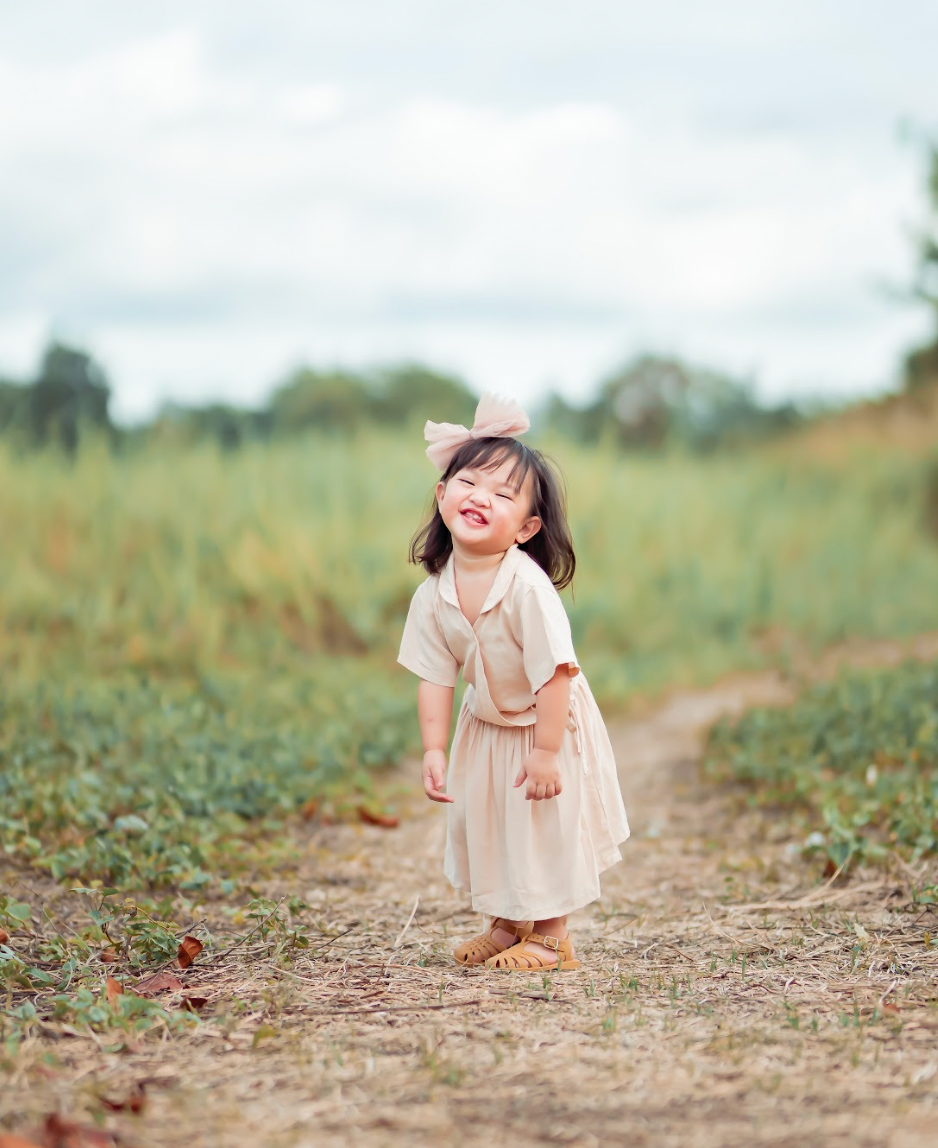Lille Venn 01: Habi Linen-Blend Surplice Dress