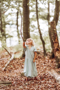 Lille Venn 01: Habi Linen-Blend Surplice Dress