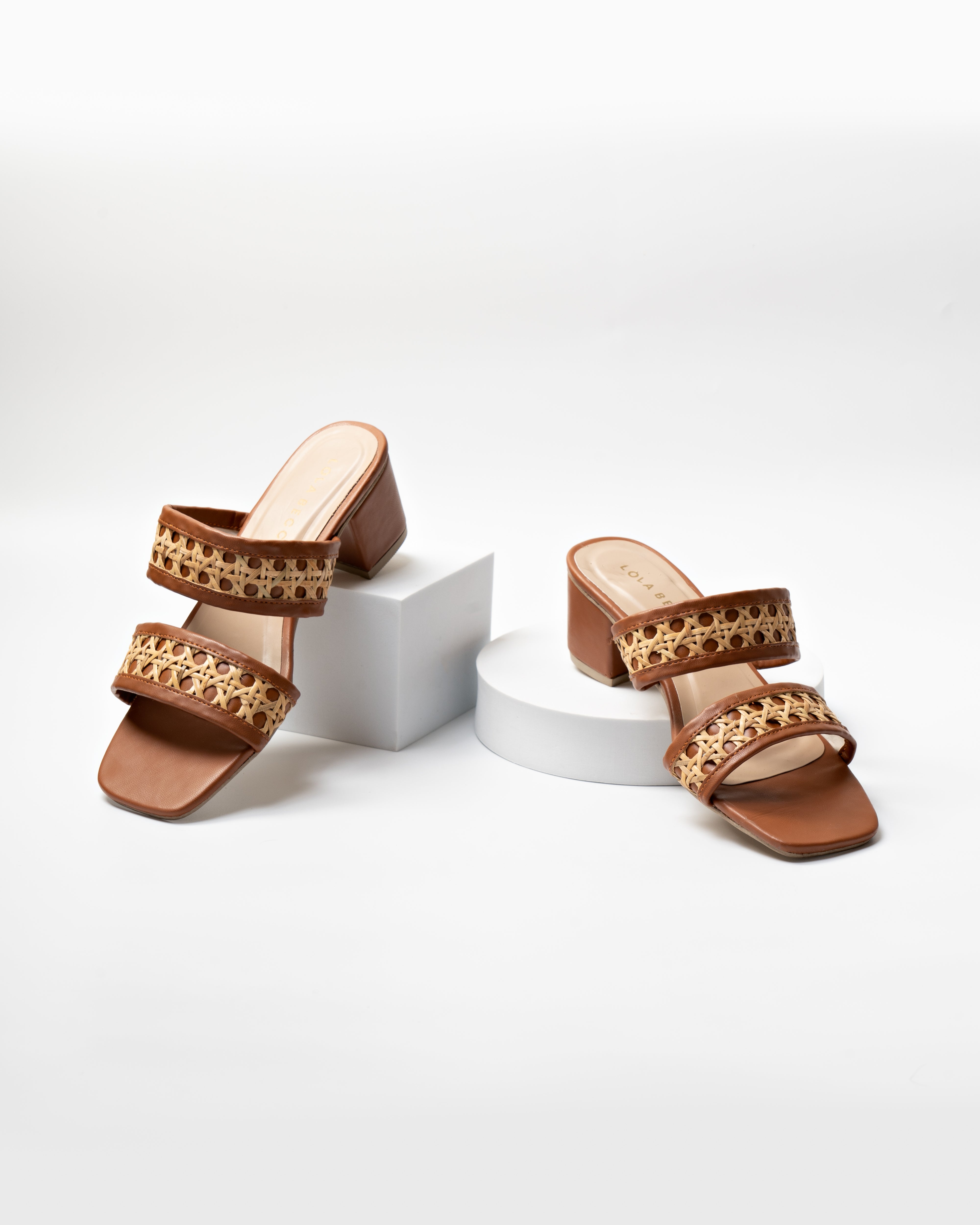 Lola Becca 06: Ver Sandals