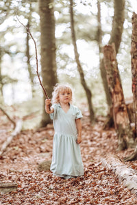 Lille Venn 01: Habi Linen-Blend Surplice Dress