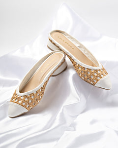 Lola Becca 06: Laoa Sandals