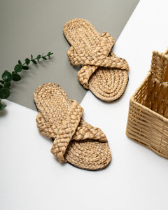 Lola Becca 09 Water Lily: Corazon Crisscross Slides